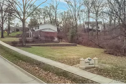 135 Greentrails Drive S, Chesterfield, MO 63017 - Photo 41