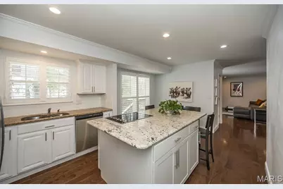 135 Greentrails Drive S, Chesterfield, MO 63017 - Photo 13