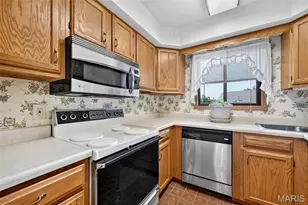 5162 Hollow Wood Ct, Saint Louis, MO 63128 - Photo 11