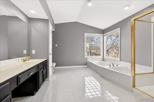 2350 Gateroyal Dr, Saint Louis, MO 63131 - Photo 21