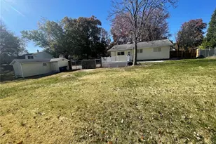 13 E Meadow Ln, Ellisville, MO 63021 - Photo 9