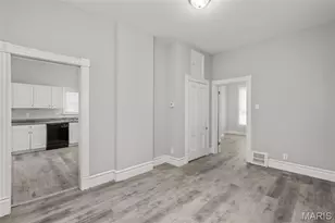 4035 Schiller Pl, Saint Louis, MO 63116 - Photo 11