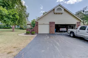 3115 Autumn Trace Dr, Maryland Heights, MO 63043 - Photo 31