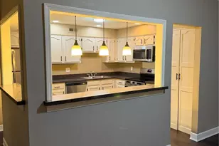 698 Trailcrest Ct, Kirkwood, MO 63122 - Photo 3