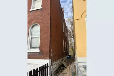 2111 E College Avenue, Saint Louis, MO 63107 - Photo 3