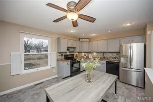 1528 Coachway Ln, Hazelwood, MO 63042 - Photo 7