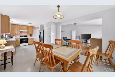 912 Waterford Villas Court, Lake Saint Louis, MO 63367 - Photo 5