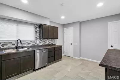 2145 Flamingo Drive, Florissant, MO 63031 - Photo 7