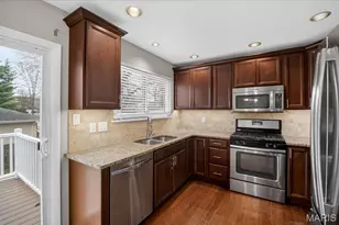 1704 Marsha Ln, Maryland Heights, MO 63043 - Photo 11