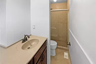 5655 Chalet Hill Dr, Saint Louis, MO 63129 - Photo 11