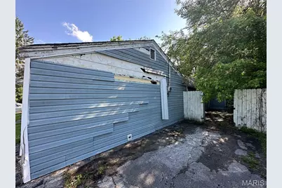 9833 Dennis Drive, Riverview, MO 63136 - Photo 15