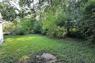 9833 Dennis Dr, Riverview, MO 63136 - Photo 17