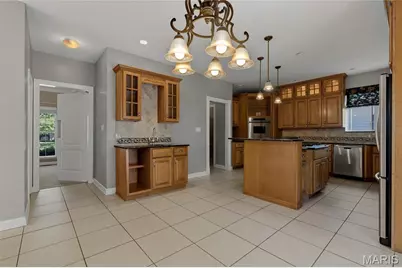 208 Vonbehren Drive, Chesterfield, MO 63005 - Photo 7