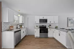 11008 Baywood Terrace, Saint Louis, MO 63126 - Photo 3