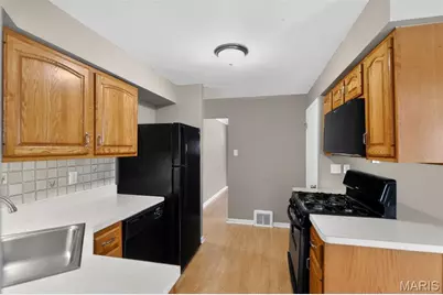 10201 Surf Drive, Saint Louis, MO 63137 - Photo 17