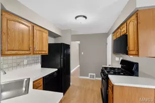 10201 Surf Dr, Saint Louis, MO 63137 - Photo 17