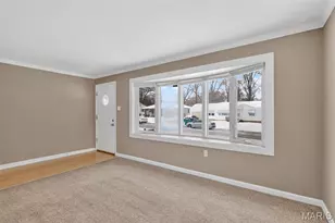10201 Surf Dr, Saint Louis, MO 63137 - Photo 5