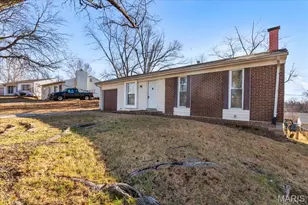 3051 St Daphne Dr, Saint Charles, MO 63301 - Photo 3