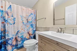 2843 Chapel View Dr, Florissant, MO 63031 - Photo 19