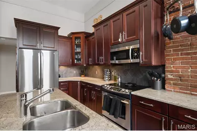 1913 Hickory Street, Saint Louis, MO 63104 - Photo 13