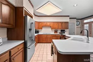 260 Carlyle Lake Dr, Creve Coeur, MO 63141 - Photo 13