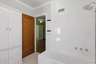 72 Bellerive Acres, Normandy, MO 63121 - Photo 35