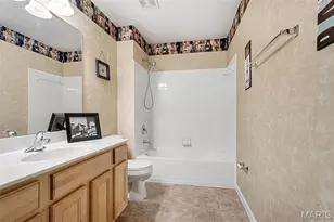 1704 Preston Centre Dr, Fenton, MO 63026 - Photo 15