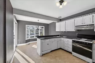 938 Hawbrook Rd, Glendale, MO 63122 - Photo 9