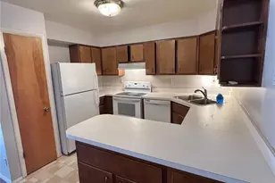 7601 Hazelcrest Dr, Hazelwood, MO 63042 - Photo 7