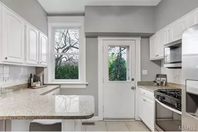 7162 Pershing Avenue, University City, MO 63130 - Photo 13