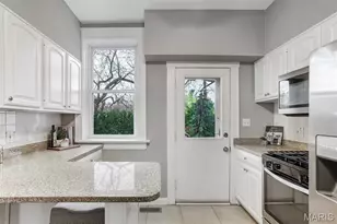 7162 Pershing Ave, University City, MO 63130 - Photo 13