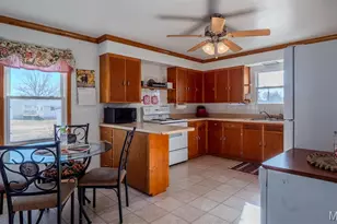 608 Kiefer St, Saint Genevieve, MO 63670 - Photo 5