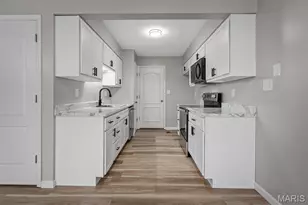 11920 Autumn Lakes Dr, Maryland Heights, MO 63043 - Photo 13