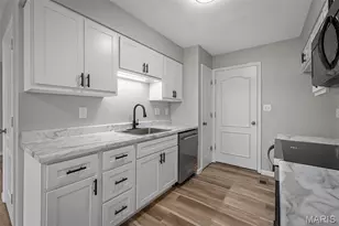 11920 Autumn Lakes Dr, Maryland Heights, MO 63043 - Photo 5