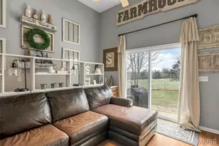 372 Martin Field Ct, Villa Ridge, MO 63089 - Photo 9