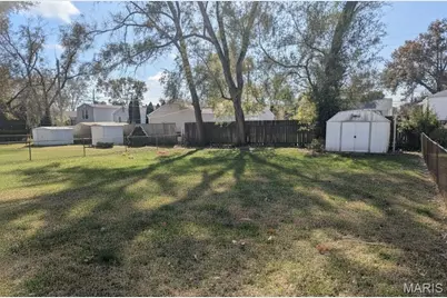 830 Loekes Drive, Florissant, MO 63031 - Photo 9