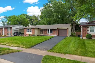 2286 Westglen Park Dr, Maryland Heights, MO 63043 - Photo 3