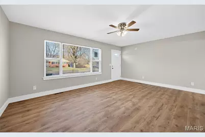 8 Faye Avenue, Saint Charles, MO 63301 - Photo 7