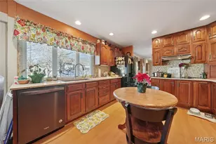 4 Parkrose Ct, Ballwin, MO 63011 - Photo 9