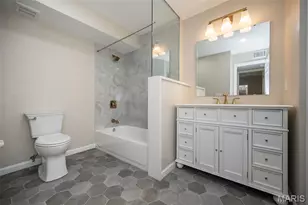 1010 Thoreau Ct, Creve Coeur, MO 63146 - Photo 21