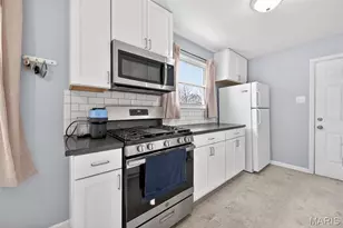 12157 Belaire Pl, Maryland Heights, MO 63043 - Photo 3