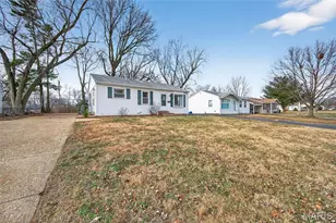 12157 Belaire Pl, Maryland Heights, MO 63043 - Photo 7