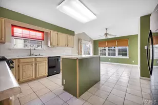 1605 Fahrpark Ct, Saint Louis, MO 63146 - Photo 13