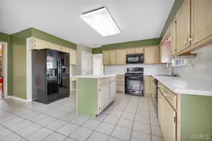 1605 Fahrpark Ct, Saint Louis, MO 63146 - Photo 15