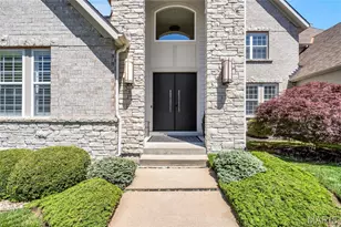 18239 Canyon Forest Ct, Chesterfield, MO 63005 - Photo 9