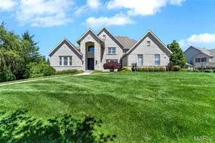 18239 Canyon Forest Ct, Chesterfield, MO 63005 - Photo 3