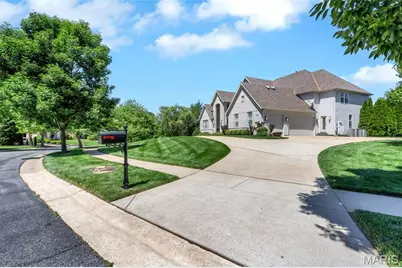 18239 Canyon Forest Court, Chesterfield, MO 63005 - Photo 5