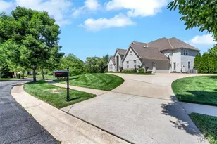18239 Canyon Forest Ct, Chesterfield, MO 63005 - Photo 5