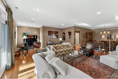 7320 Forsyth Boulevard #204, University City, MO 63105 - Photo 5