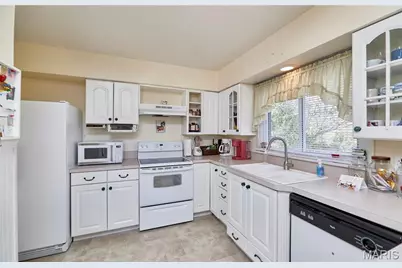 917 Hawthorn Avenue, Saint Charles, MO 63301 - Photo 11